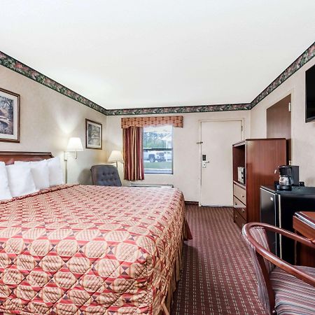 Motel Super 8 By Wyndham Cleveland Esterno foto